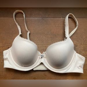 Victoria’s Secret Body by Victoria Lightly Lined Demi Bra